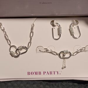 FREE OG W/purchase - Silver Link Necklace, Bracelet & Earrings Set